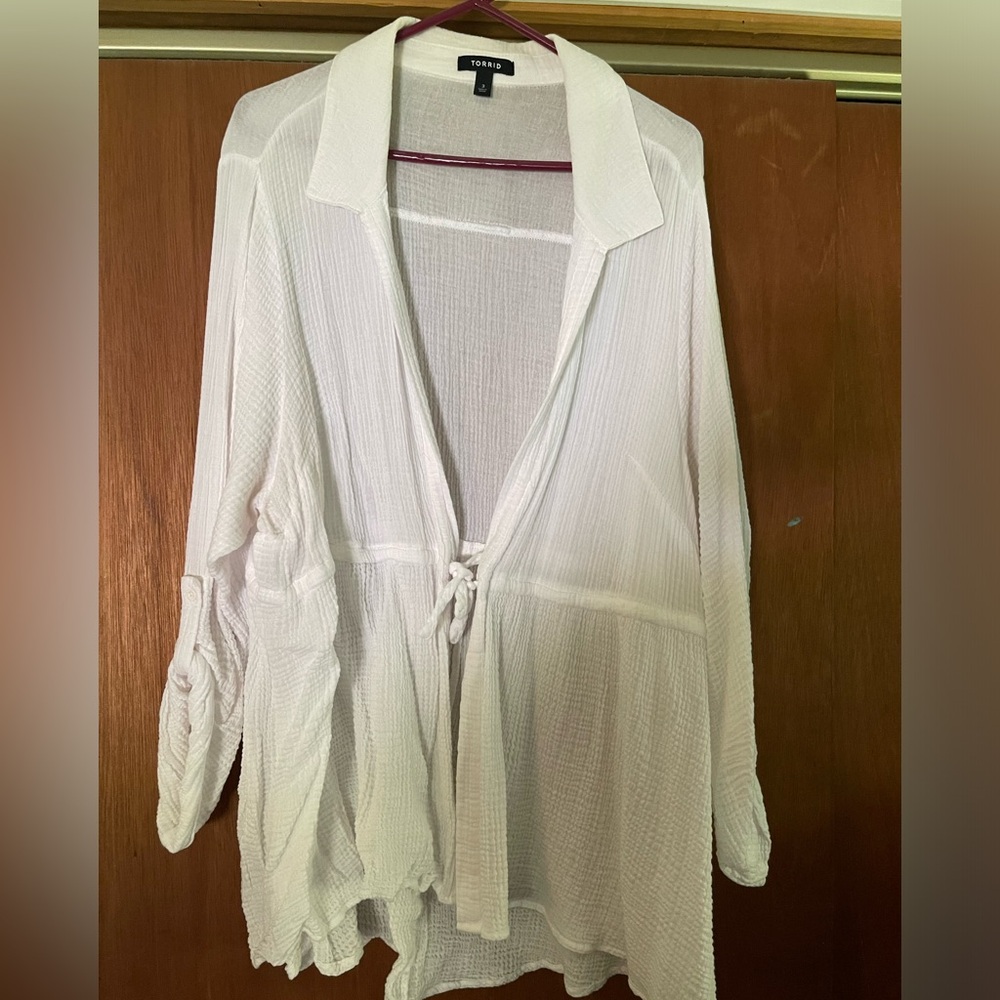 Torrid, white, tie waste shirt size 3